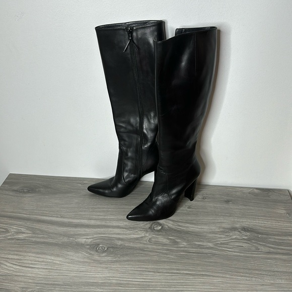 stuart weitzman black leather pointed boots - Picture 2 of 11